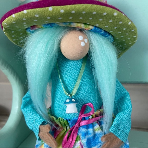 🚫SOLD🚫Tie Dye Hippie Gnome Girl Shelf Sitter Home Decor Hat Bendable Arms Legs - Picture 9 of 13